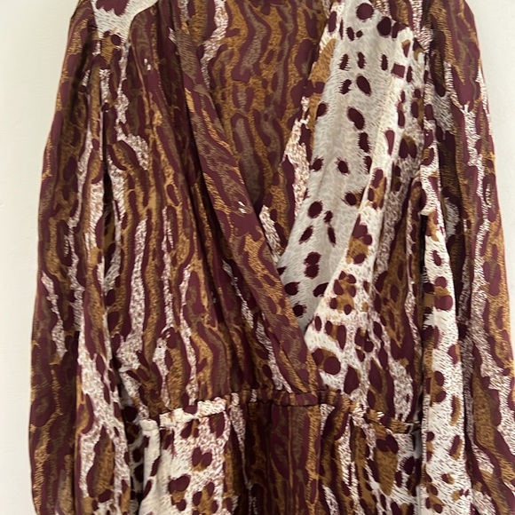 Parker Dress Size L • Deep front cut • Animal print with long Sleeves • - Picture 4 of 8